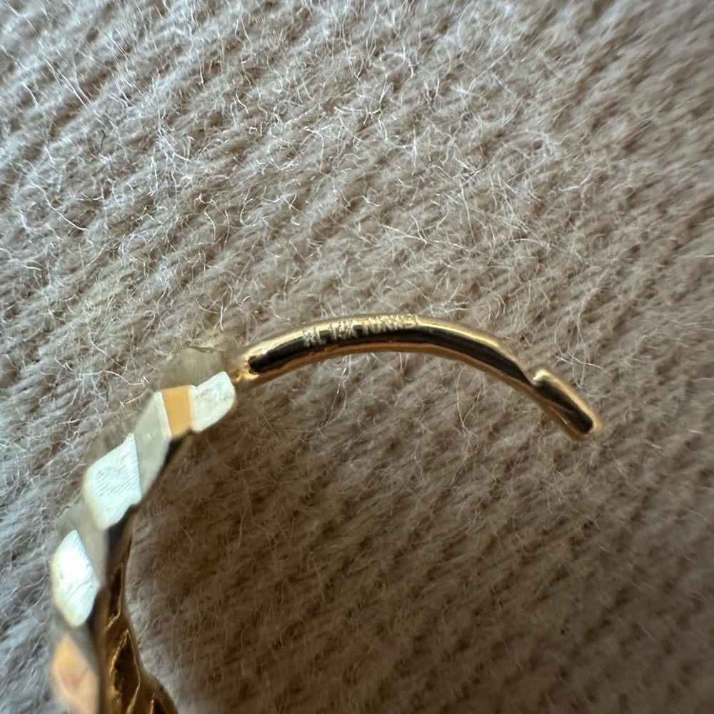 Like New! 14kt Gold diamond cut Hoop Earrings - - Picture 5 of 11